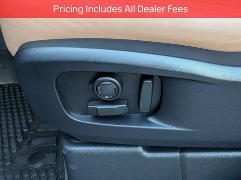 Used 2025 Land Rover Defender 110 X-Dynamic SE AWD/4WD image 20