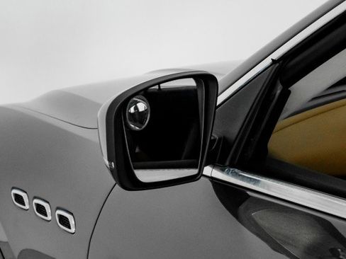 Used 2017 Maserati Levante S image 38