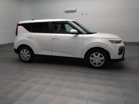 Used 2022 Kia Soul LX image 11