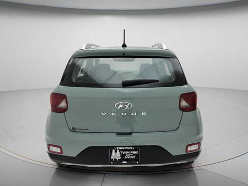 Used 2025 Hyundai Venue Limited FWD image 7