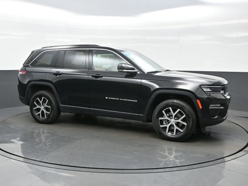 Used 2024 Jeep Grand Cherokee Limited image 7