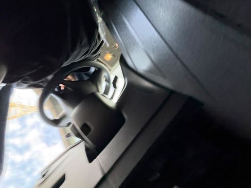 Used 2018 Volkswagen Tiguan S image 24