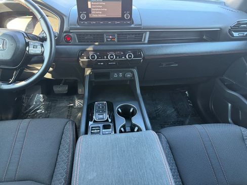 Used 2025 Honda Pilot Sport image 16