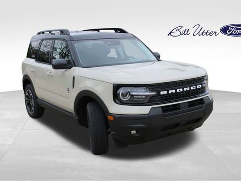 New 2025 Ford Bronco Sport Outer Banks image 2