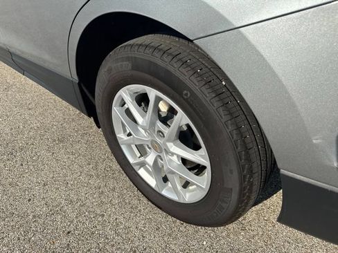 Used 2024 Chevrolet Equinox LT FWD image 9