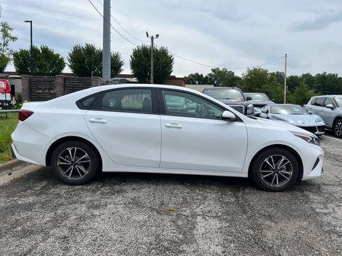 Used 2022 Kia Forte LXS FWD image 2
