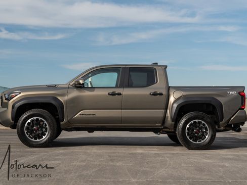 Used 2025 Toyota Tacoma TRD Off-Road image 8