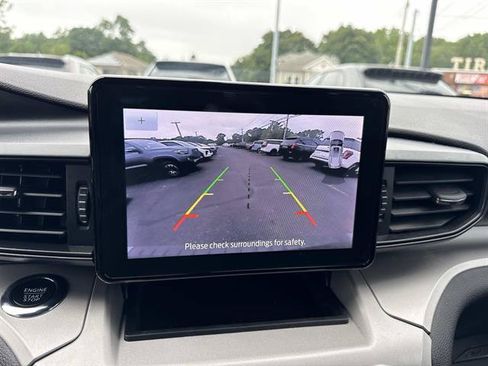 Used 2023 Ford Explorer XLT AWD/4WD image 35