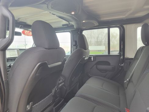 Used 2025 Jeep Wrangler Unlimited Rubicon 4xe w/ Convenience Group image 17