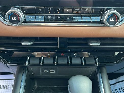 Used 2024 GMC Canyon AT4 image 28