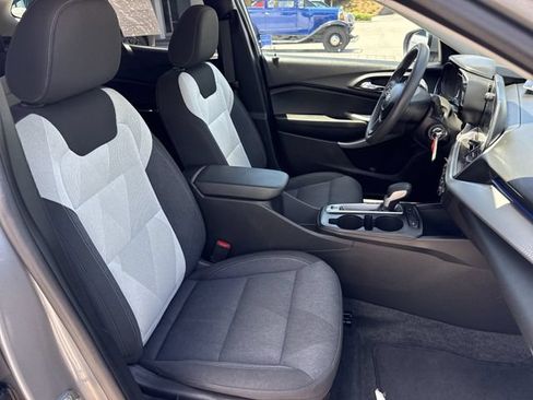 Used 2024 Chevrolet Trax LS w/ LS Convenience Package FWD image 22