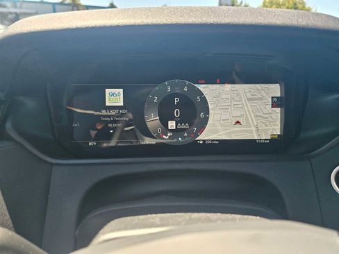 Certified 2025 Land Rover Range Rover Velar Dynamic SE image 27