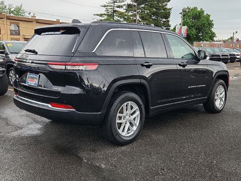 Used 2024 Jeep Grand Cherokee Laredo X w/ Luxury Tech Group I AWD/4WD image 6