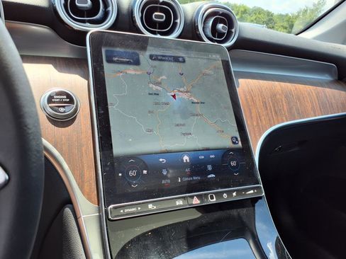 Used 2025 Mercedes-Benz GLC 300 4MATIC image 18