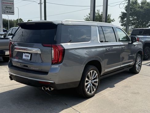 Used 2022 GMC Yukon XL Denali RWD image 5