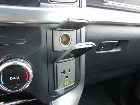 Used 2023 Ford F150 Lariat image 35