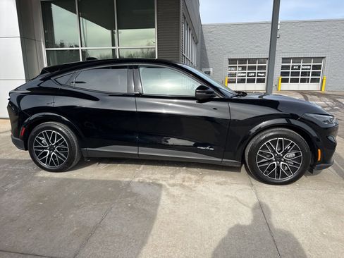 Certified 2025 Ford Mustang Mach-E Premium image 8