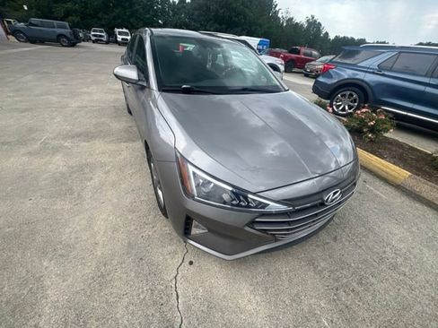 Used 2020 Hyundai Elantra Value Edition w/ Winter Weather Package FWD image 5