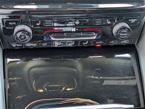 New 2025 Jeep Grand Cherokee Laredo w/ Luxury Tech Group I image 20