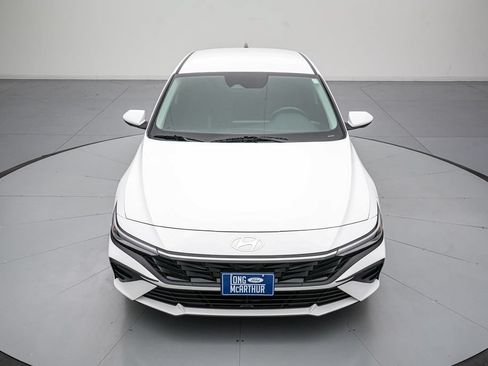 Used 2025 Hyundai Elantra SE FWD image 9