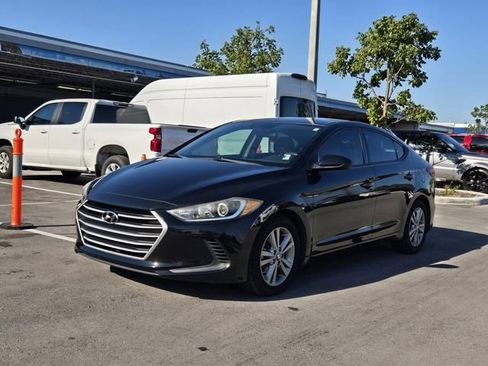 Used 2017 Hyundai Elantra SE image 3