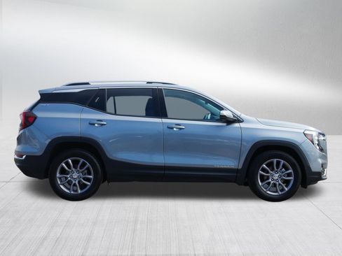 Used 2024 GMC Terrain SLT w/ Infotainment Package II image 8