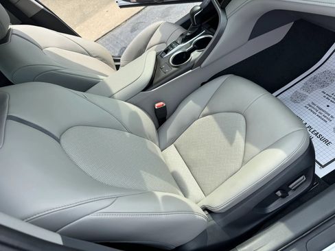 Used 2022 Toyota Camry XLE FWD image 17
