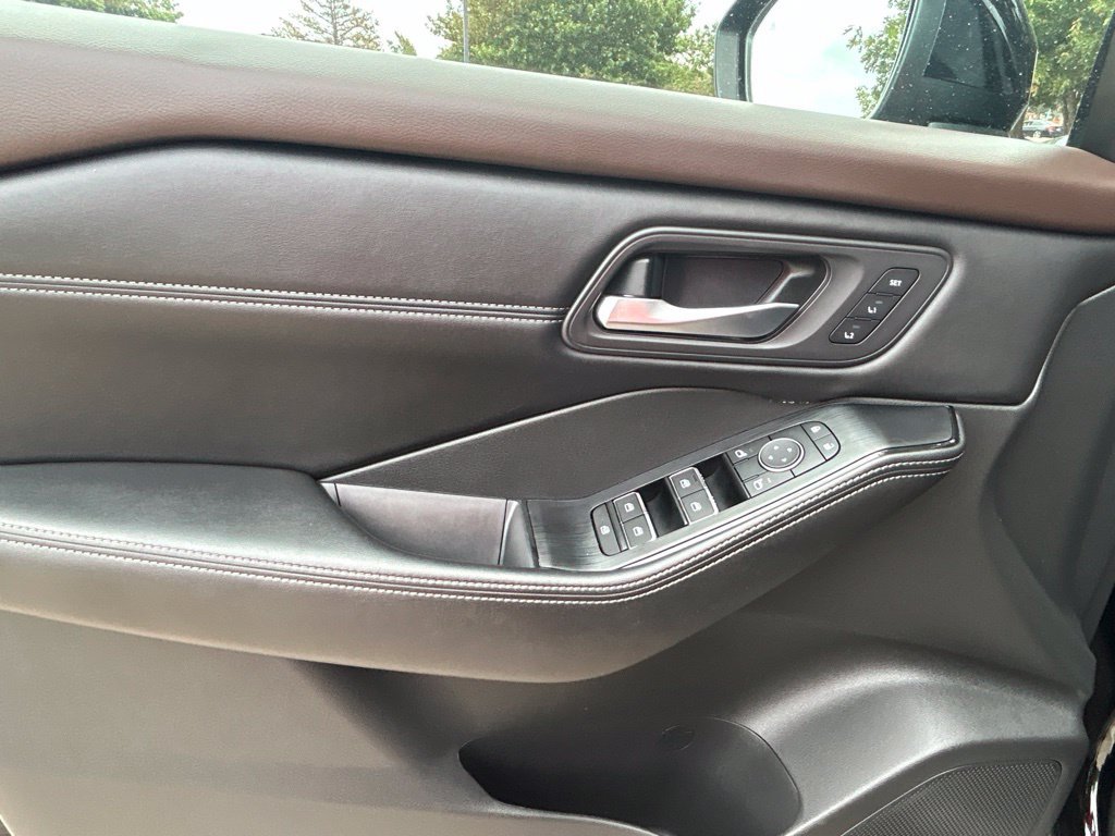 Used 2023 Nissan Rogue SL w/ SL Premium Package AWD/4WD image 17