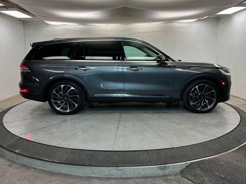 Used 2025 Lincoln Aviator Reserve w/ Equipment Group 201A image 7