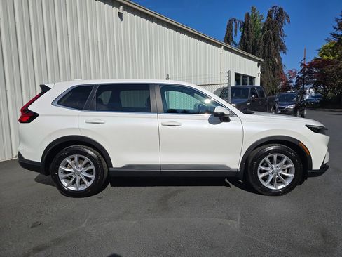 Used 2024 Honda CR-V EX image 3