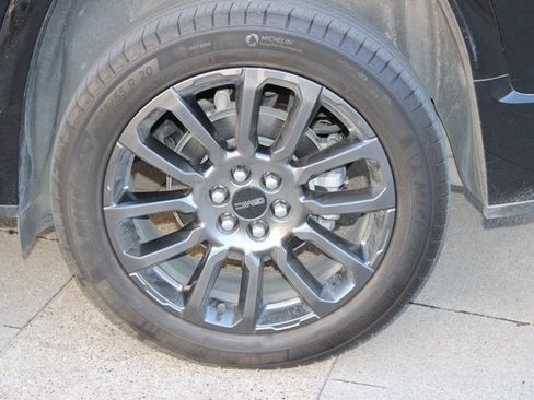 Used 2023 GMC Acadia Denali w/ Black Diamond Edition image 33