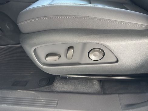 New 2026 Chevrolet Equinox LT w/ Convenience Package II FWD image 18