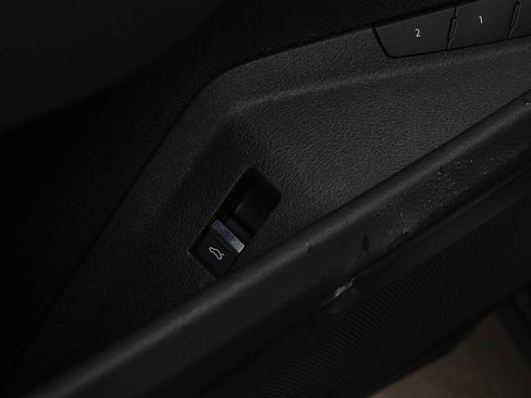 Used 2023 Audi e-tron Premium w/ Convenience Plus Package image 28