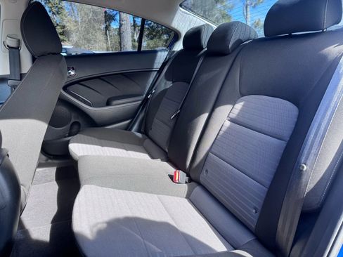 Used 2017 Kia Forte S image 12