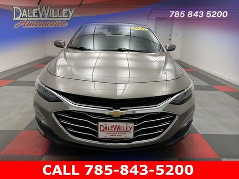 Used 2023 Chevrolet Malibu LT image 2