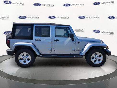 Used 2013 Jeep Wrangler Unlimited Sahara AWD/4WD image 6
