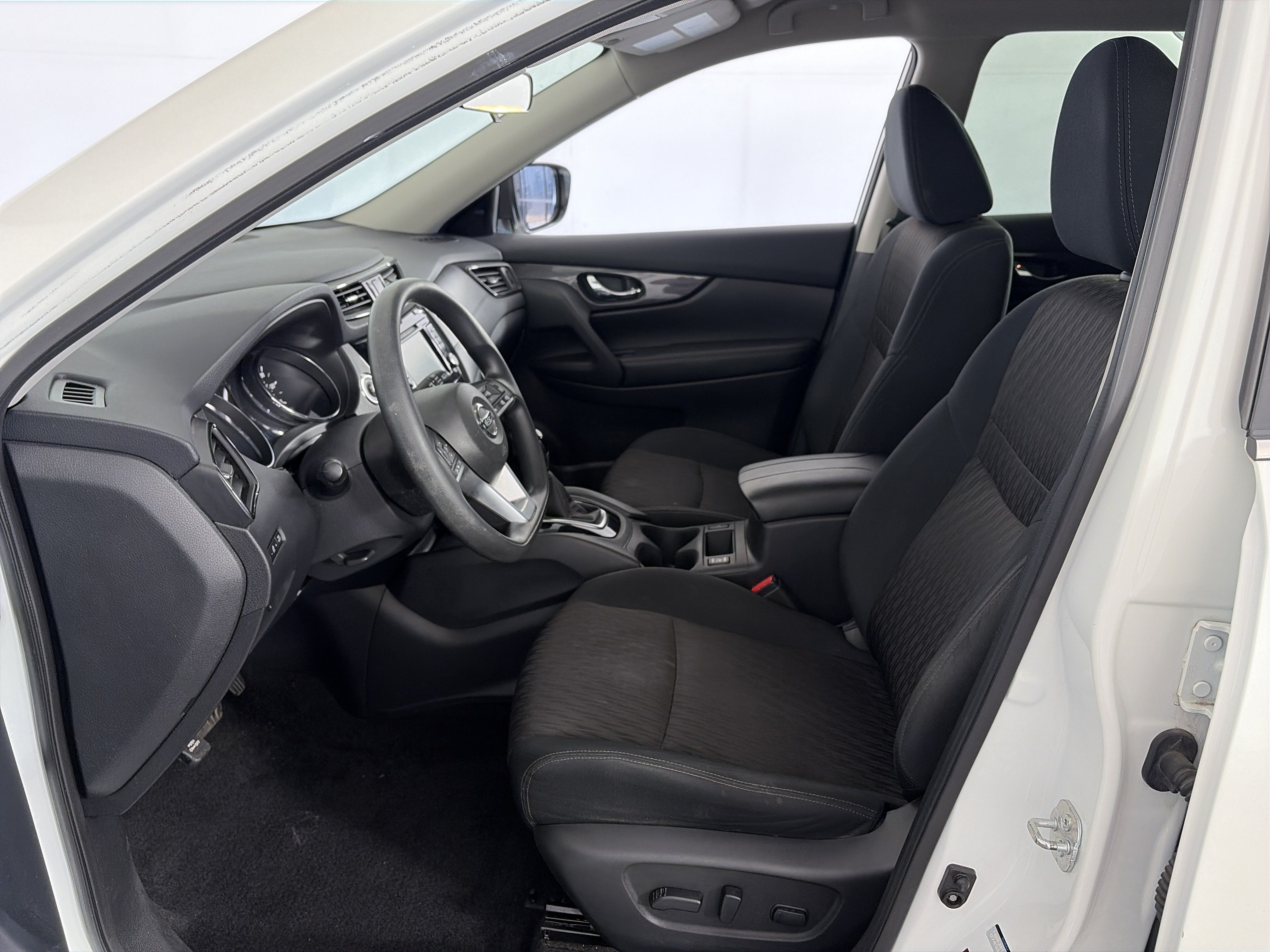 Used 2019 Nissan Rogue SV FWD image 6