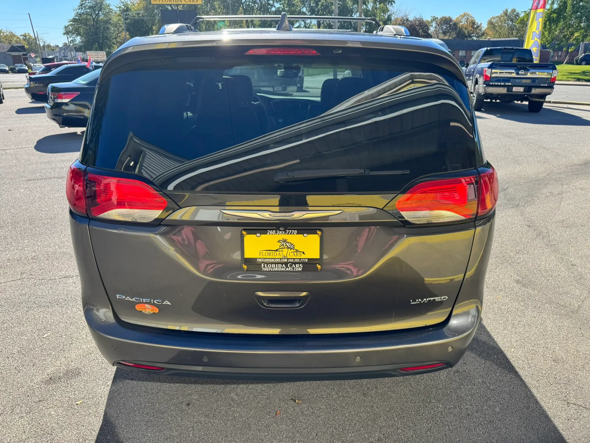 Used 2017 Chrysler Pacifica Limited FWD image 7
