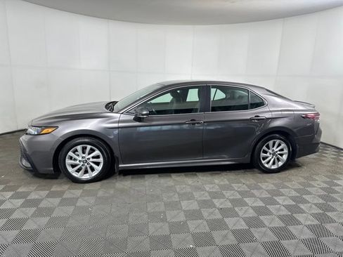 Used 2024 Toyota Camry SE image 6