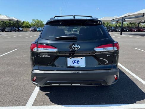 Used 2025 Toyota Corolla Cross LE FWD image 6