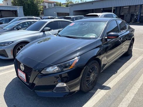 Used 2022 Nissan Altima 2.5 S FWD image 2