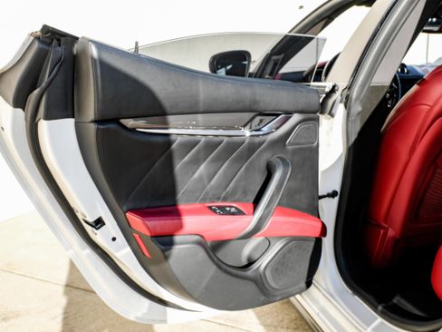 Used 2019 Maserati Ghibli S image 43