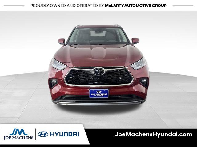 Used 2024 Toyota Highlander Platinum AWD/4WD image 2