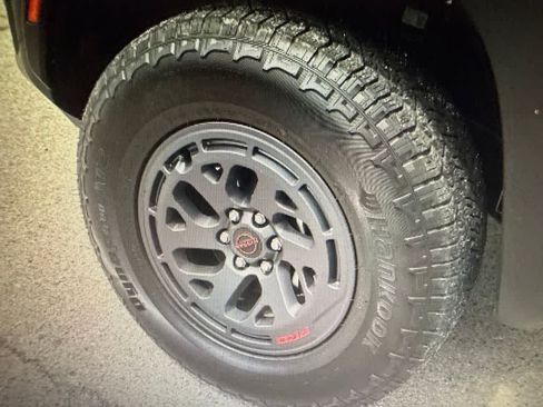 Used 2026 Nissan Frontier PRO-4X AWD/4WD image 11