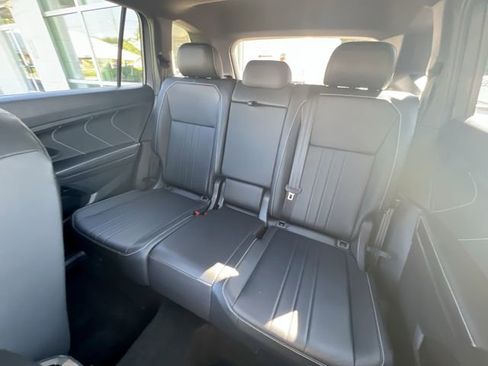 Certified 2024 Volkswagen Tiguan SE R-Line image 22