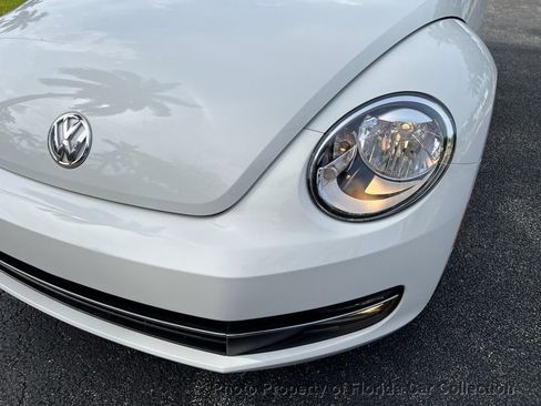 Used 2012 Volkswagen Beetle Launch Edition image 22