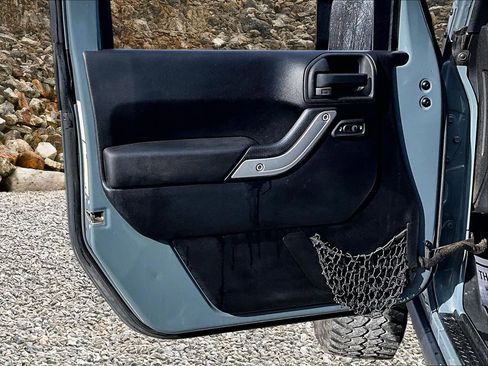 Used 2014 Jeep Wrangler Rubicon w/ Power Convenience Group image 19