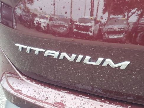 Used 2024 Ford Edge Titanium image 9