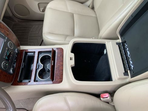 Used 2013 Chevrolet Avalanche LTZ image 43