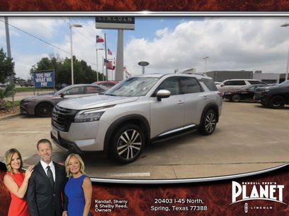 Used 2024 Nissan Pathfinder Platinum w/ Lighting Package (N93)